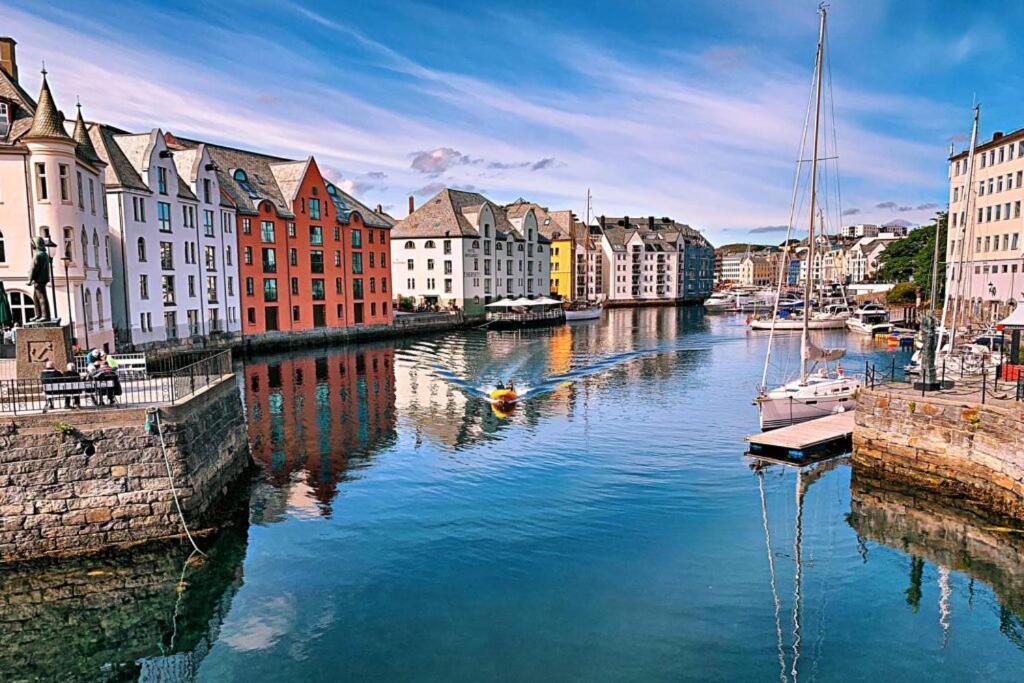 Sunny Apartment In Alesund City Esterno foto